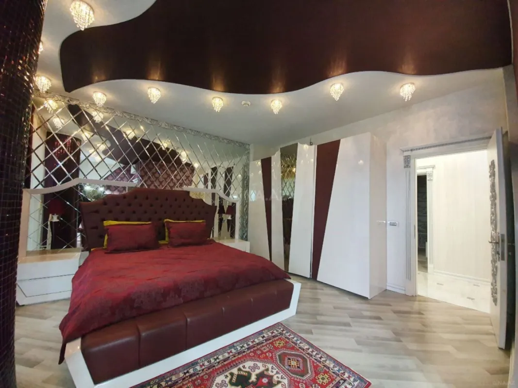 Kirayə verilir 6 otaqlı mənzil 400 m²