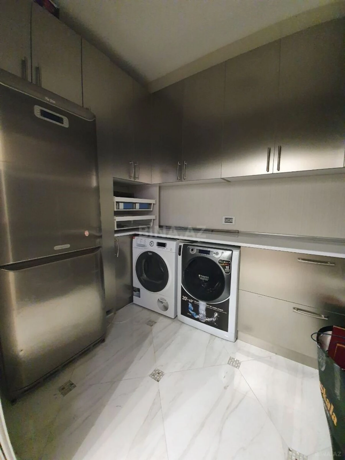 Kirayə verilir 6 otaqlı mənzil 400 m²