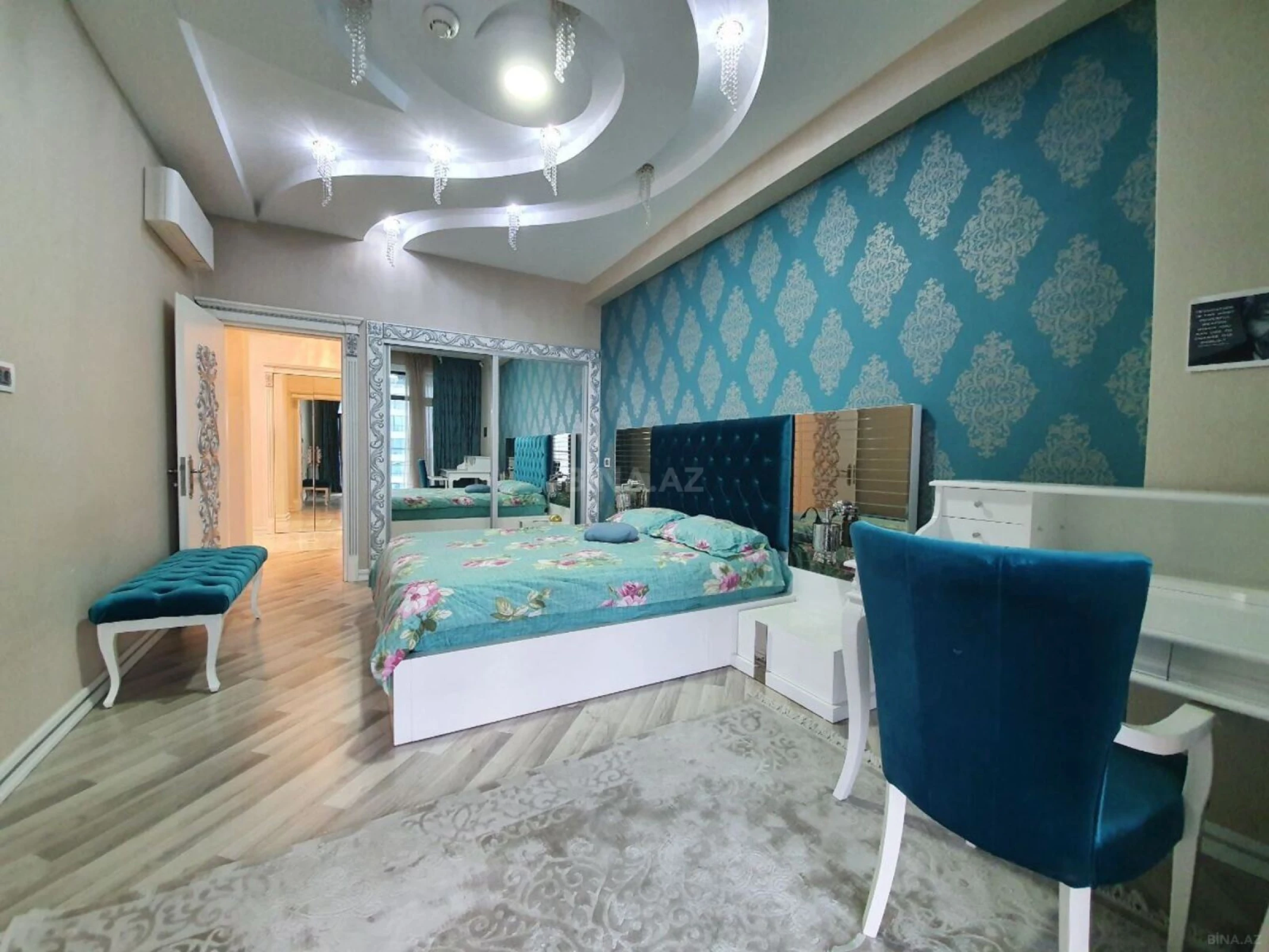 Kirayə verilir 6 otaqlı mənzil 400 m²