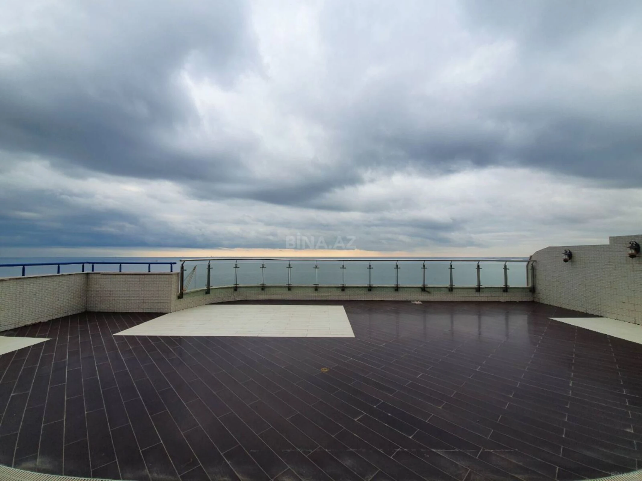 Kirayə verilir 6 otaqlı mənzil 400 m²