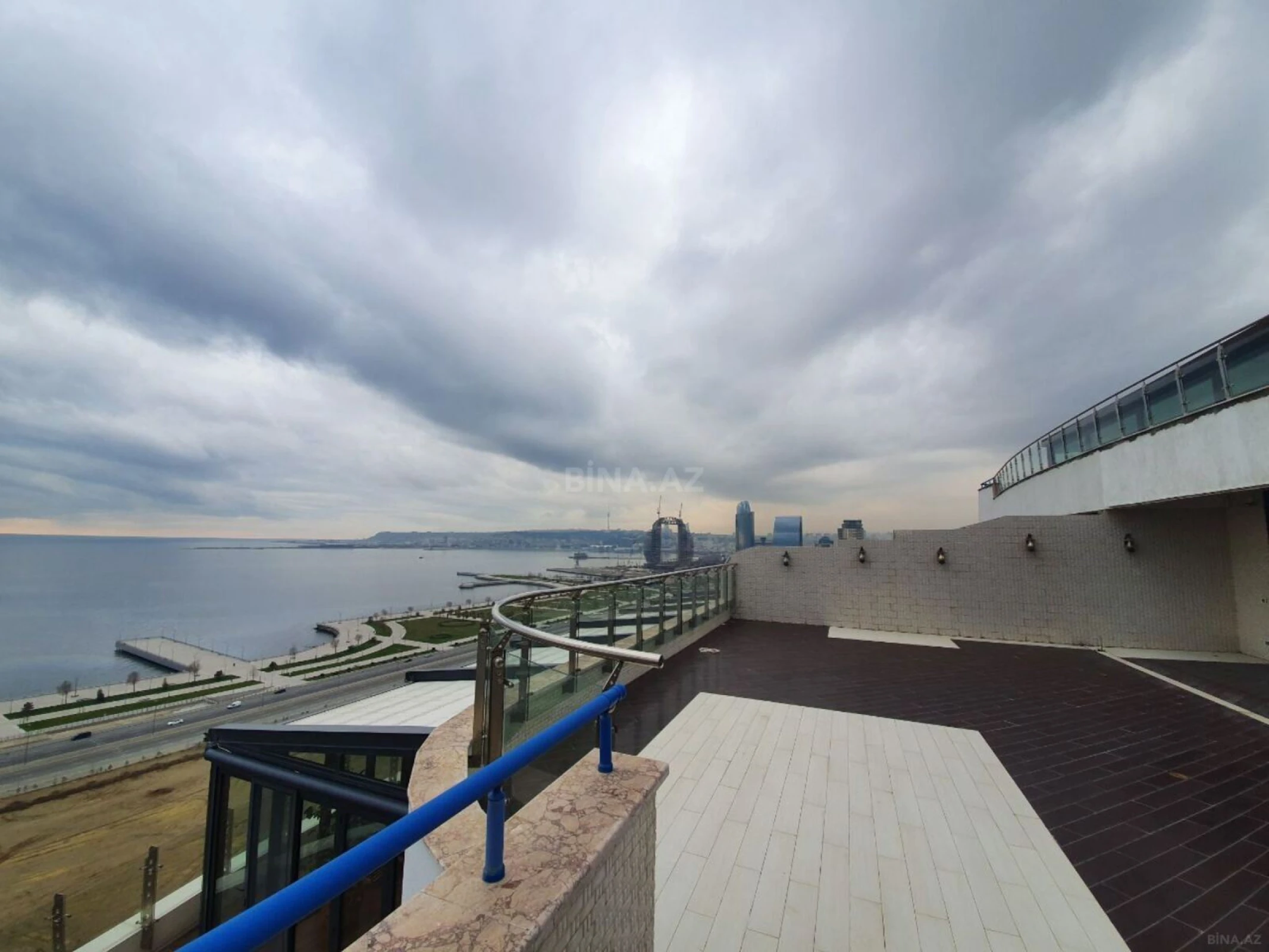 Kirayə verilir 6 otaqlı mənzil 400 m²