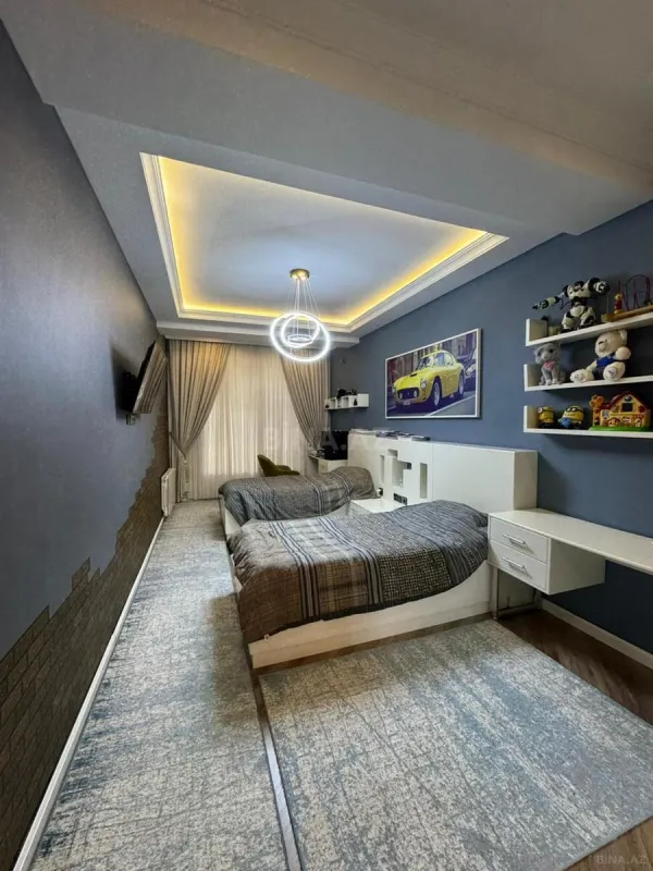 Satılır 4 otaqlı mənzil 180 m²