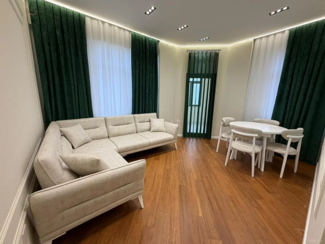Satılır 2 otaqlı mənzil 70 m²