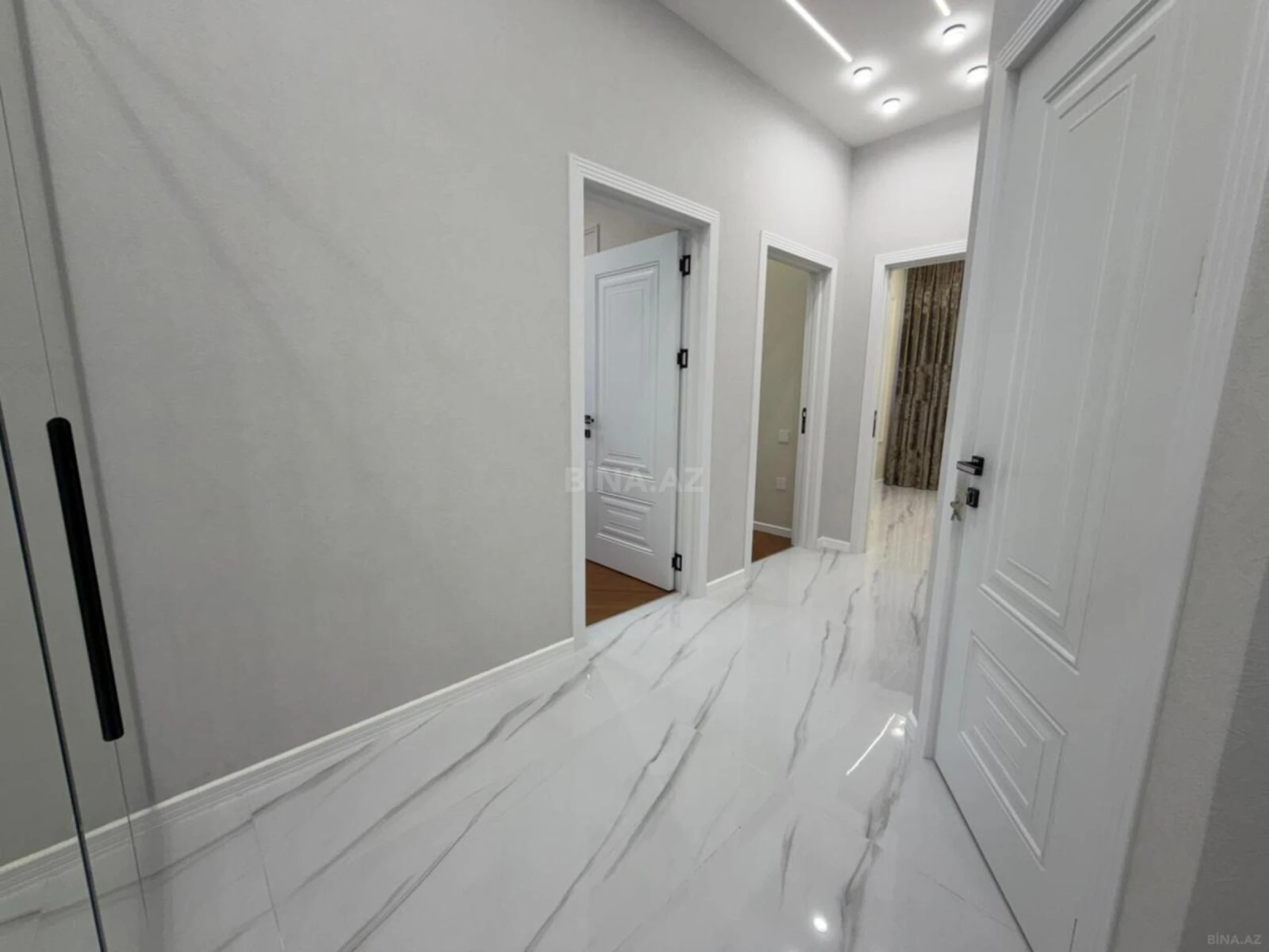 Satılır 2 otaqlı mənzil 70 m²