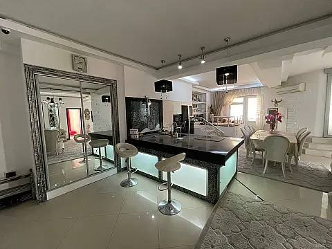 Kirayə verilir 3 otaqlı mənzil 140 m²