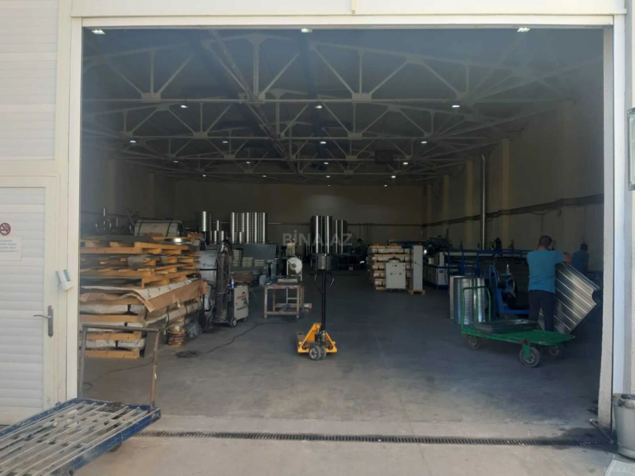 Satılır obyekt 1350 m²