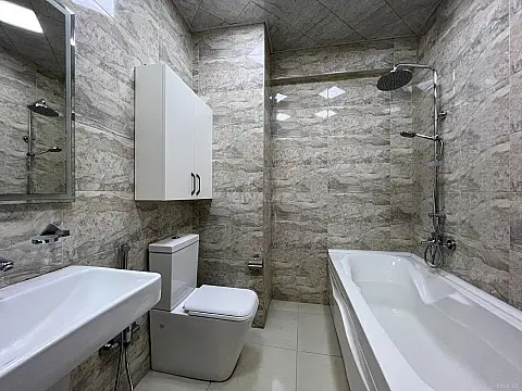 Kirayə verilir 4 otaqlı mənzil 200 m²
