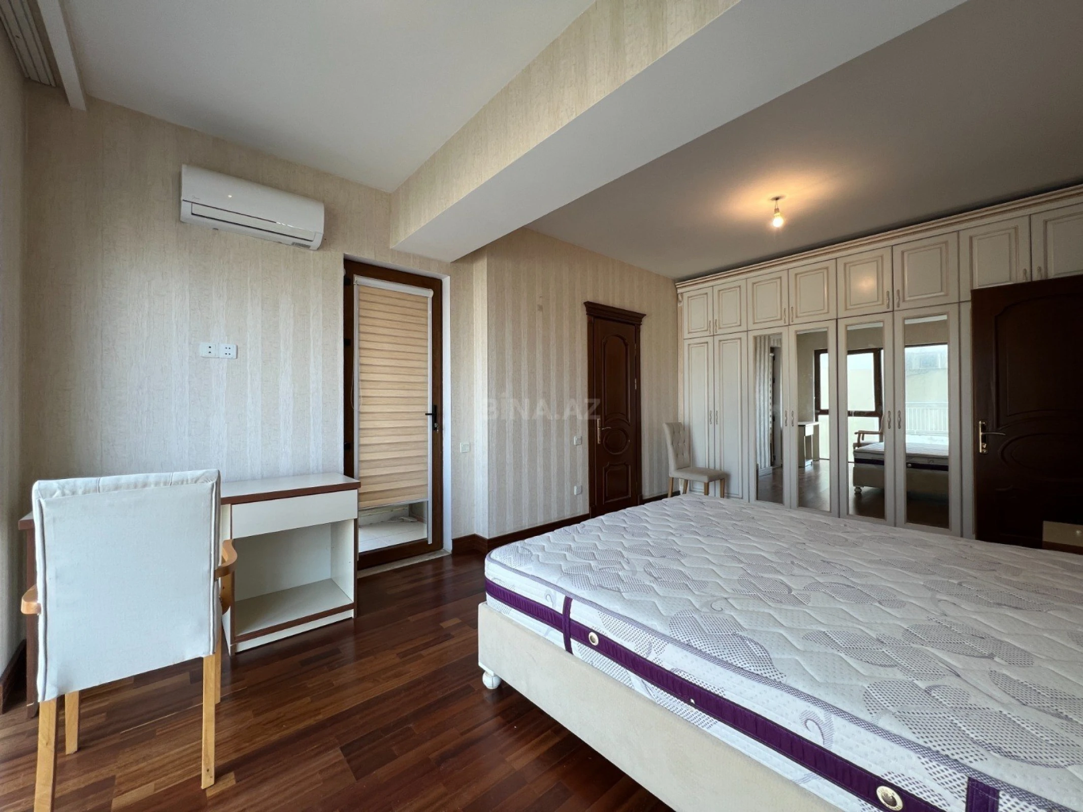 Kirayə verilir 4 otaqlı mənzil 200 m²