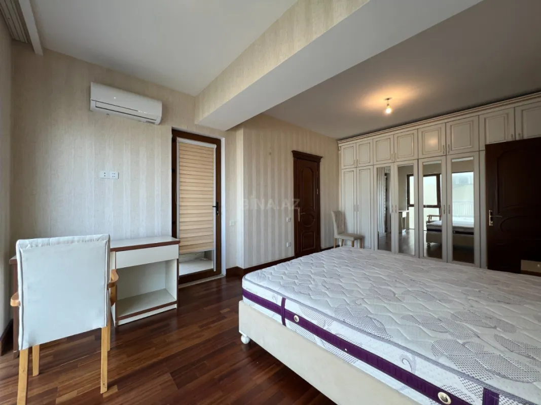 Kirayə verilir 4 otaqlı mənzil 200 m²