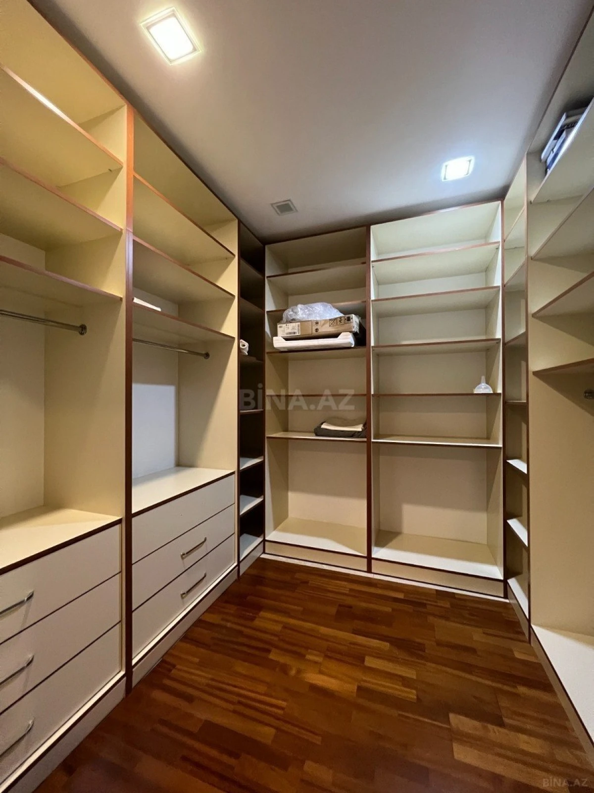 Kirayə verilir 4 otaqlı mənzil 200 m²