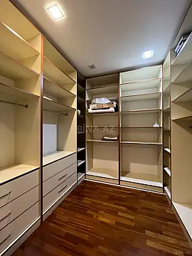 Kirayə verilir 4 otaqlı mənzil 200 m²