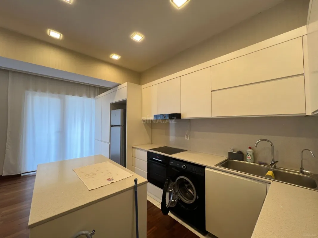 Kirayə verilir 4 otaqlı mənzil 200 m²