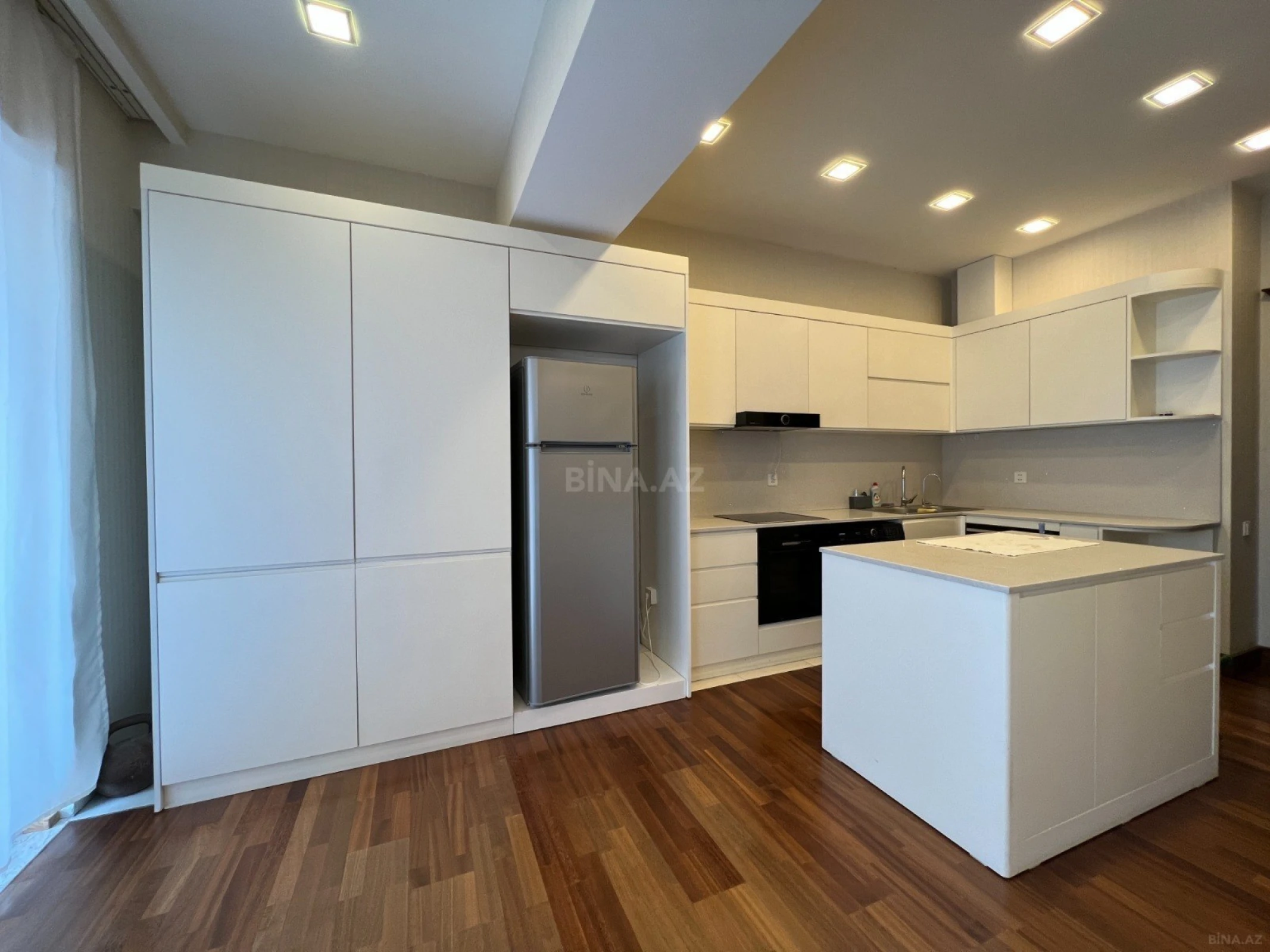 Kirayə verilir 4 otaqlı mənzil 200 m²