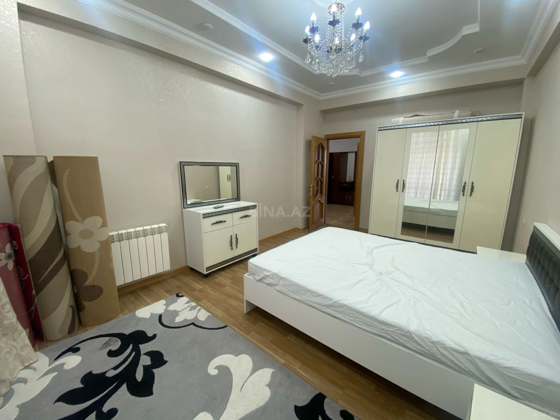 Satılır 3 otaqlı mənzil 128 m²