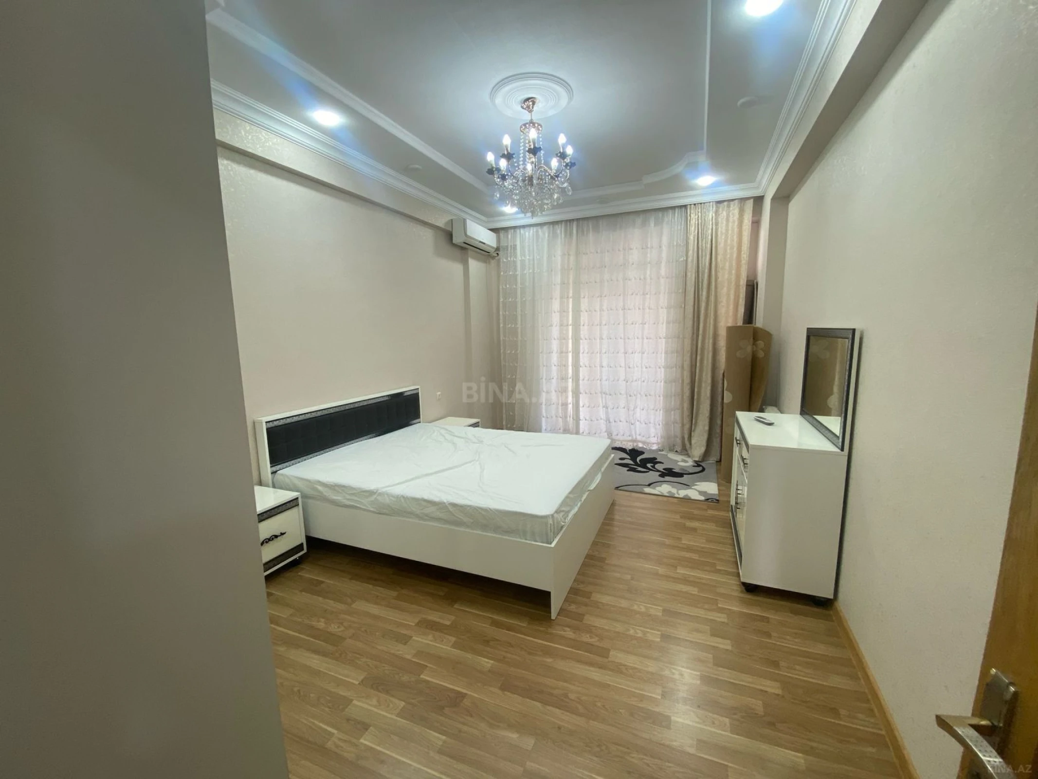 Satılır 3 otaqlı mənzil 128 m²