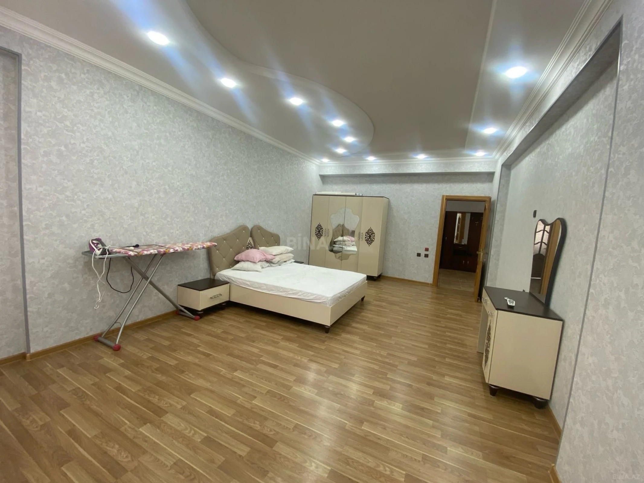 Satılır 3 otaqlı mənzil 128 m²