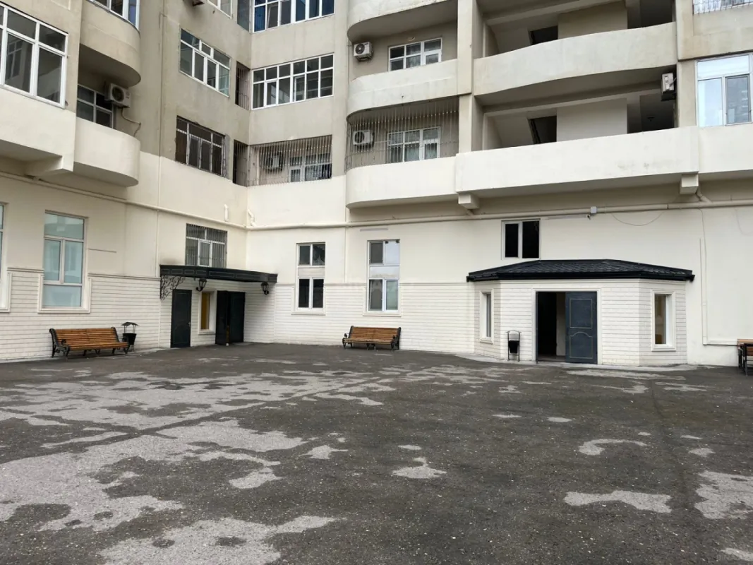 Satılır 3 otaqlı mənzil 157 m²