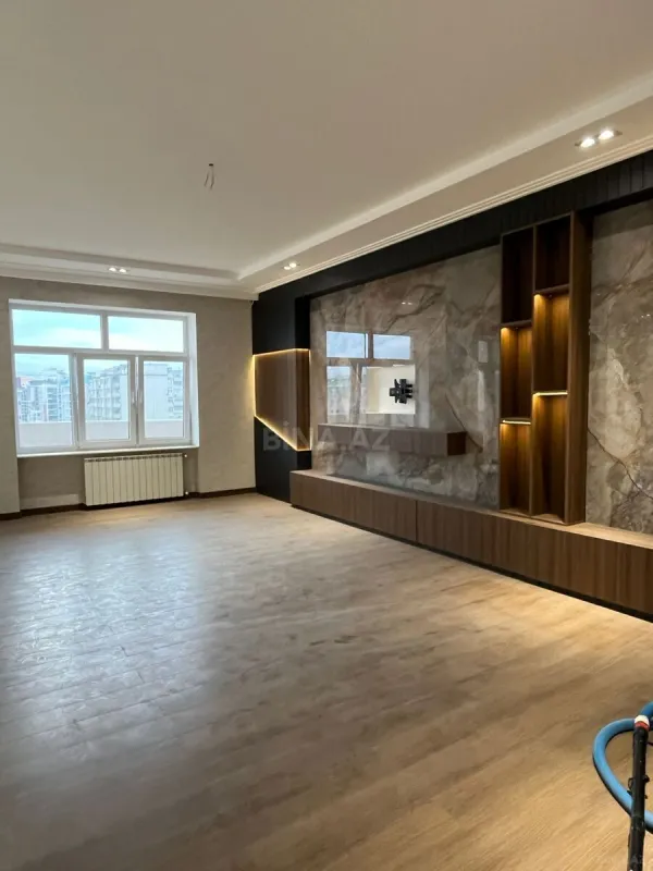 Satılır 3 otaqlı mənzil 157 m²