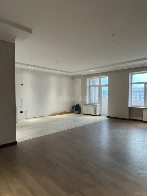 Satılır 3 otaqlı mənzil 157 m²