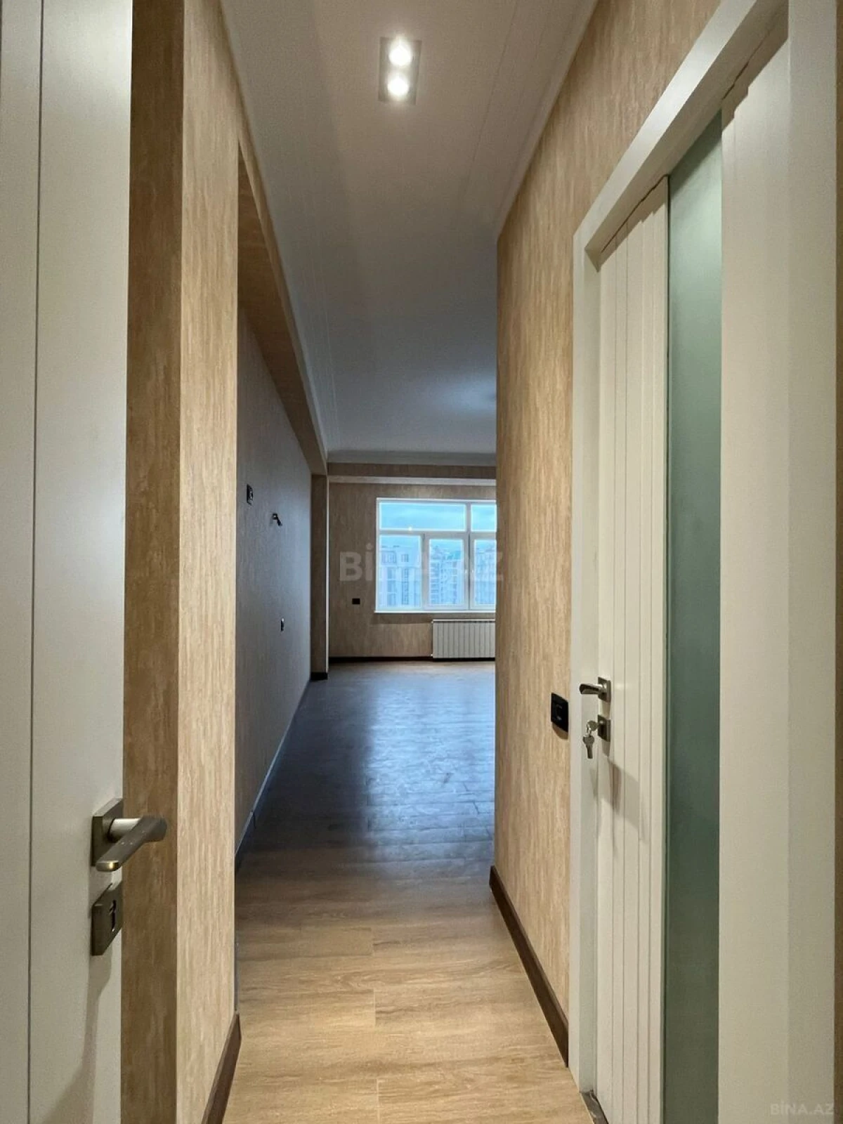 Satılır 3 otaqlı mənzil 157 m²