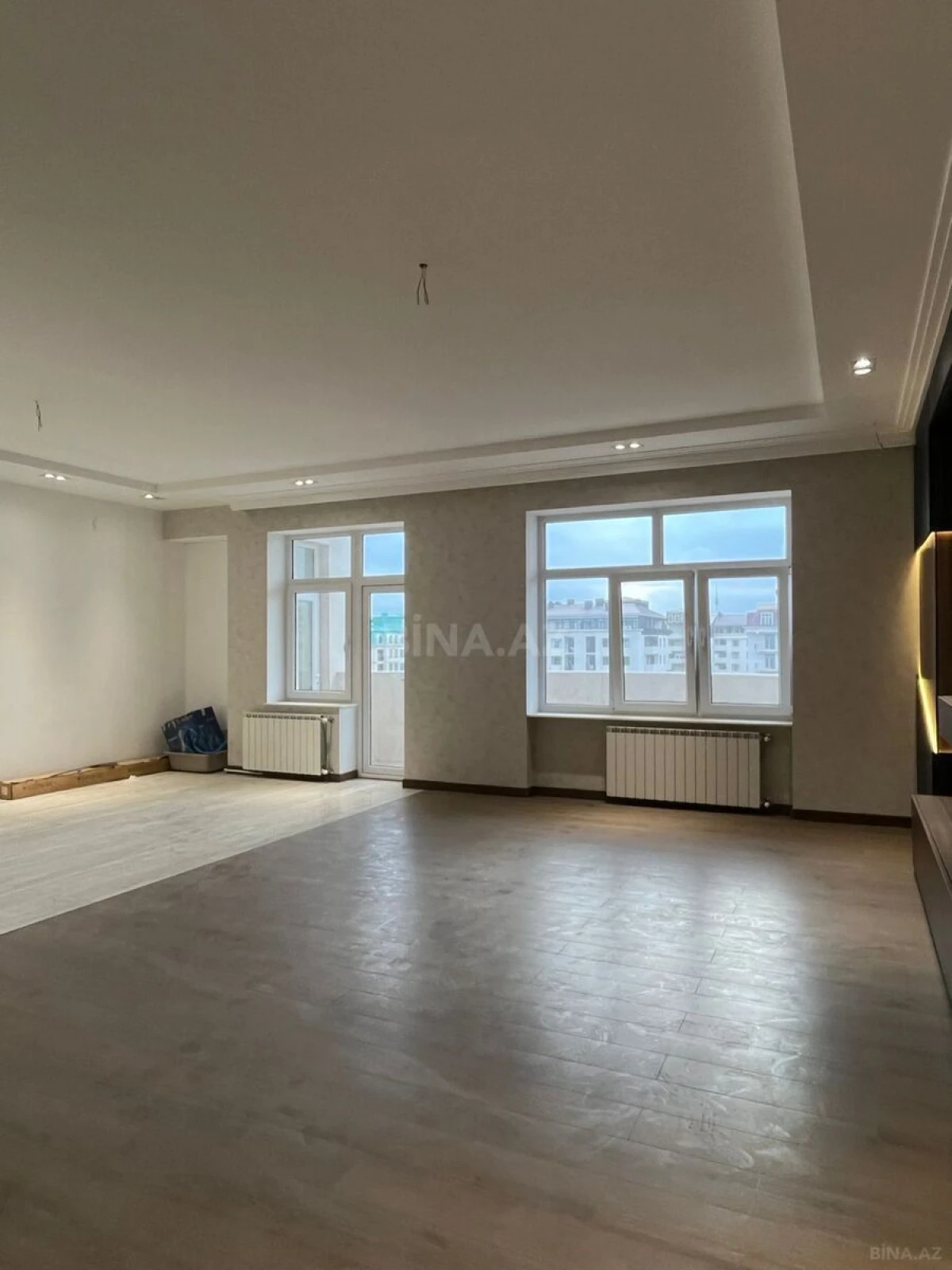 Satılır 3 otaqlı mənzil 157 m²
