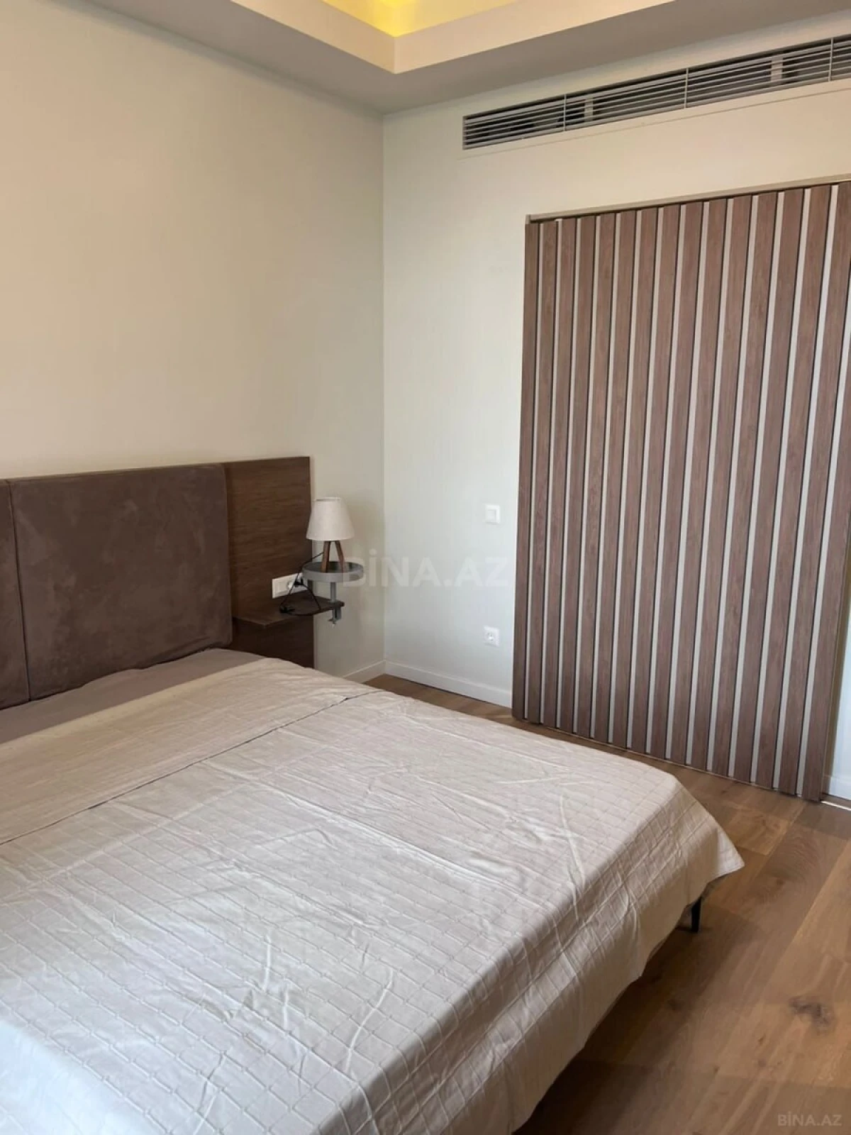 Satılır 2 otaqlı mənzil 75 m²