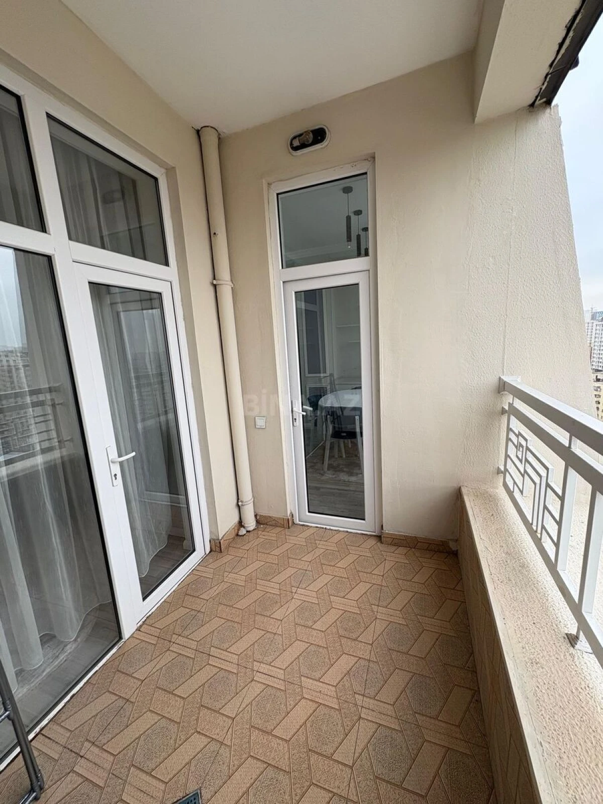 Satılır 2 otaqlı mənzil 63 m²