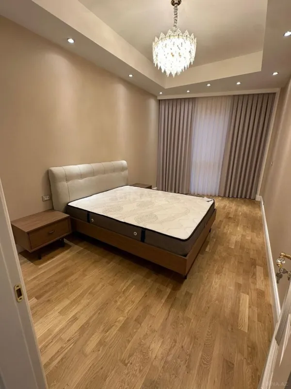 Kirayə verilir 4 otaqlı mənzil 180 m²