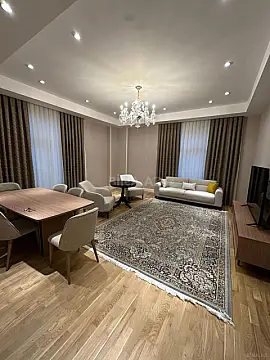 Kirayə verilir 4 otaqlı mənzil 180 m² — Bakı, Nizami 4 otaq 180.00 m²