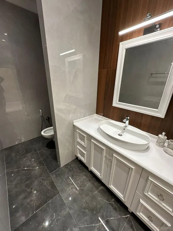 Kirayə verilir 4 otaqlı mənzil 180 m²