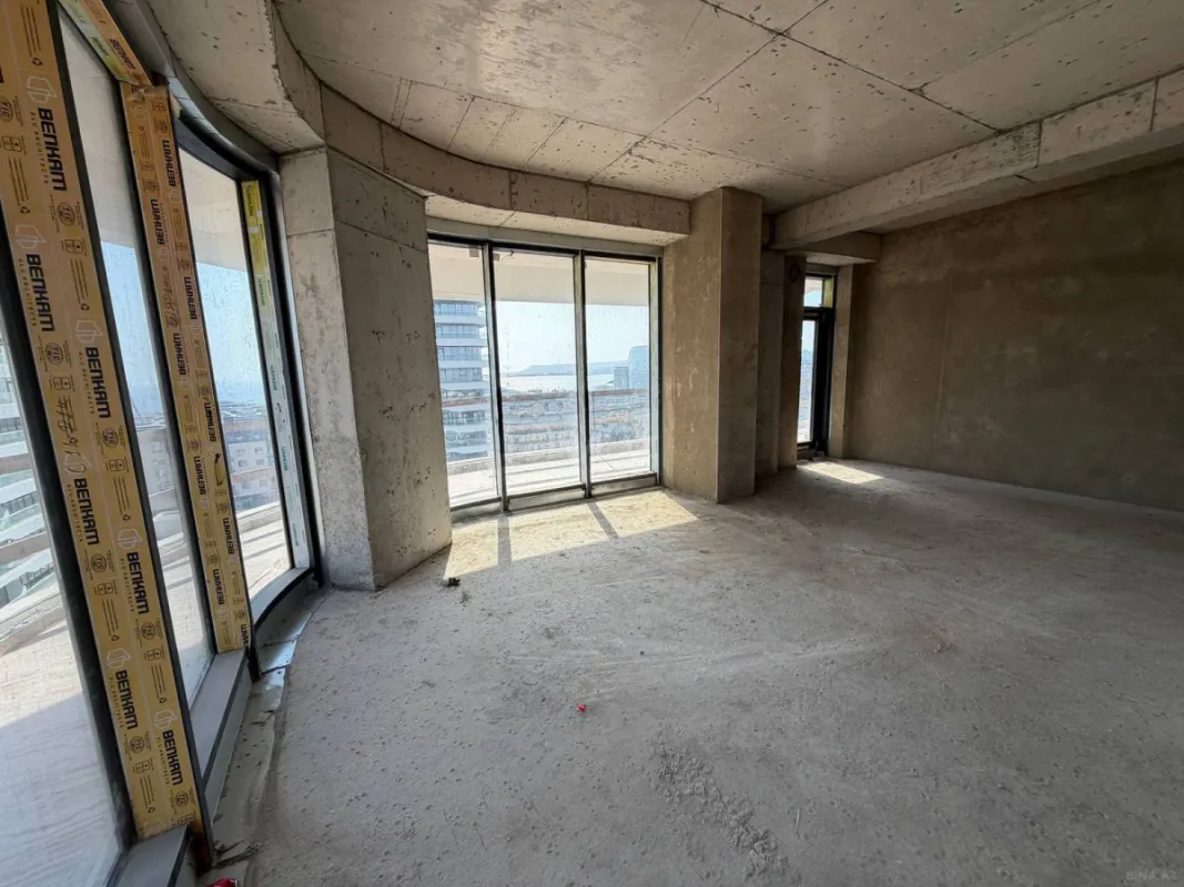 Satılır 5 otaqlı mənzil 440 m²