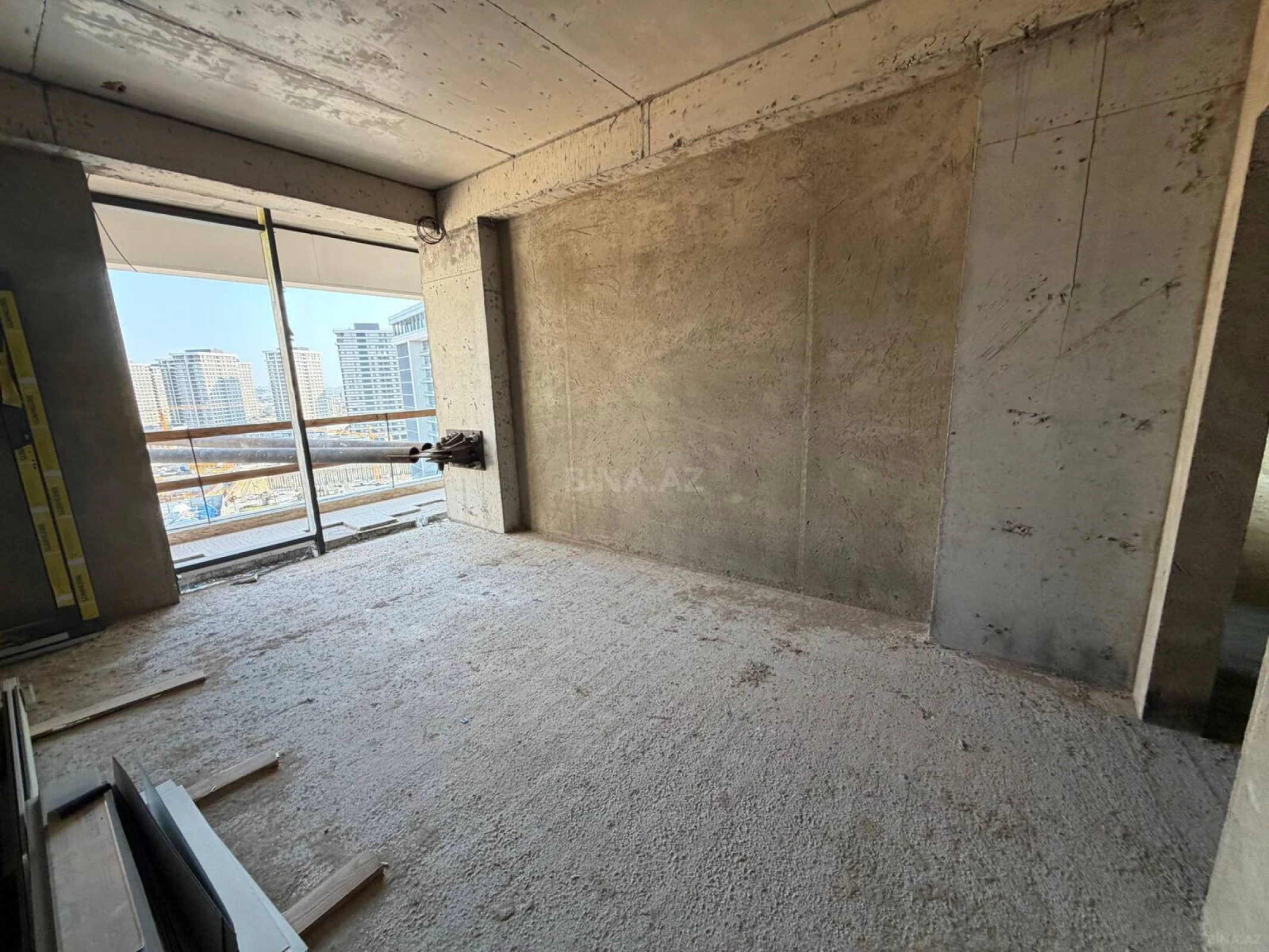 Satılır 5 otaqlı mənzil 440 m²