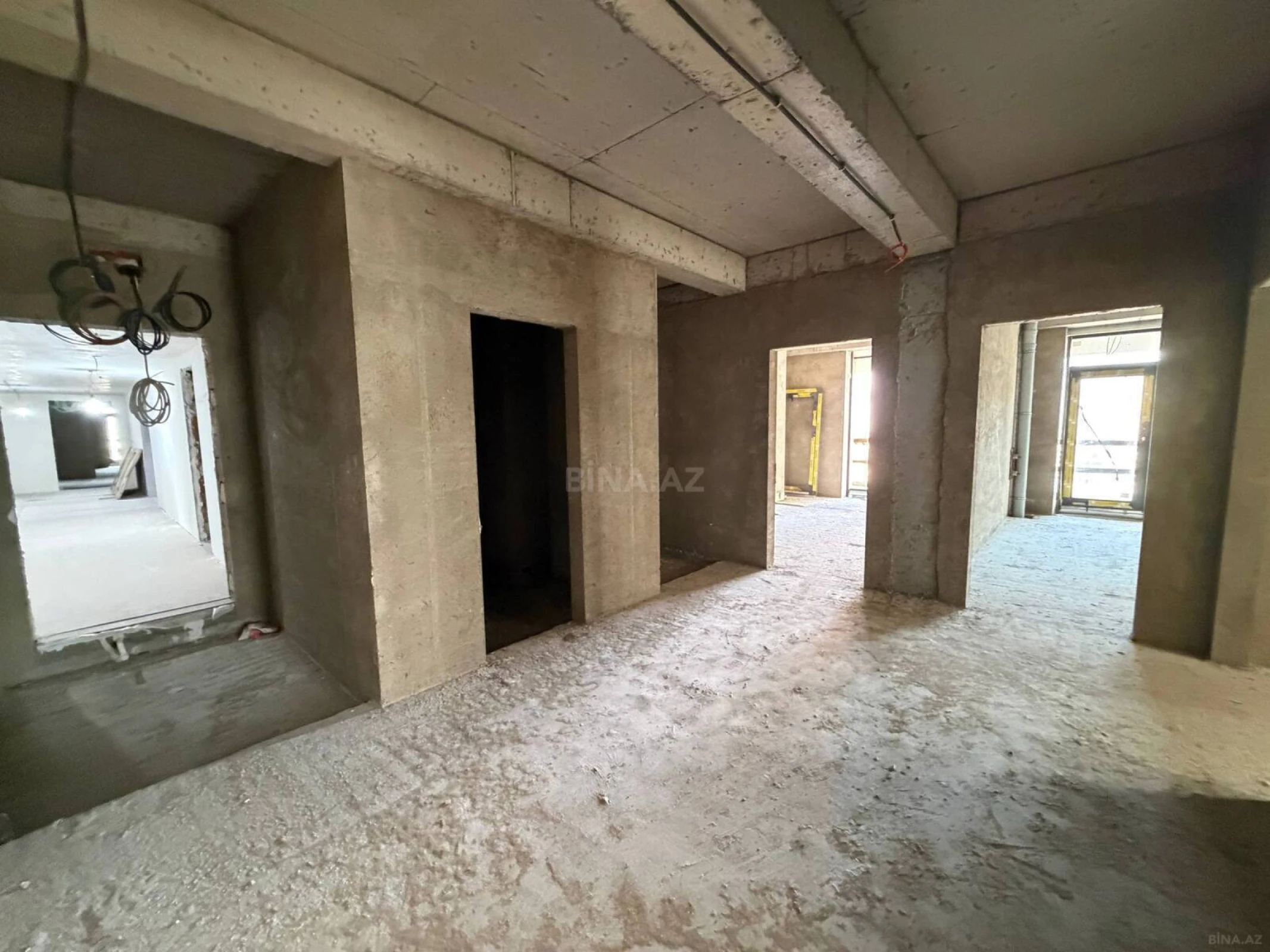 Satılır 5 otaqlı mənzil 440 m²