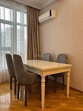 Kirayə verilir 2 otaqlı mənzil 65 m²