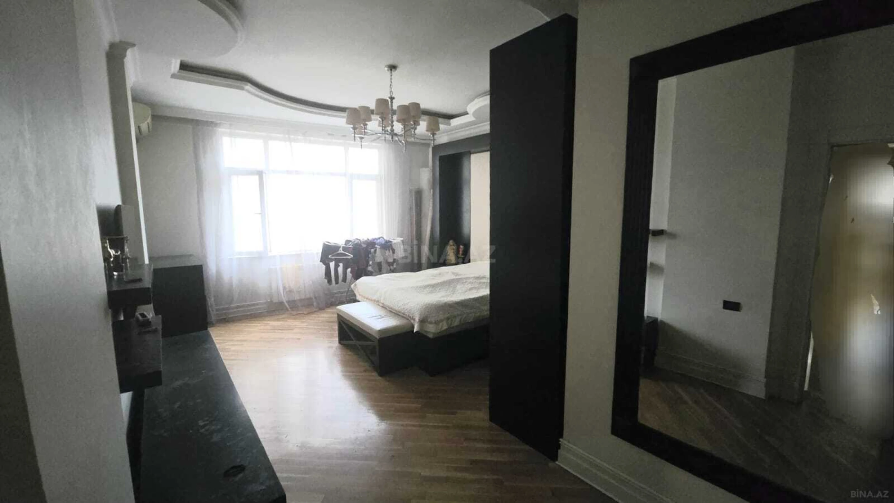 Satılır 4 otaqlı mənzil 184 m²