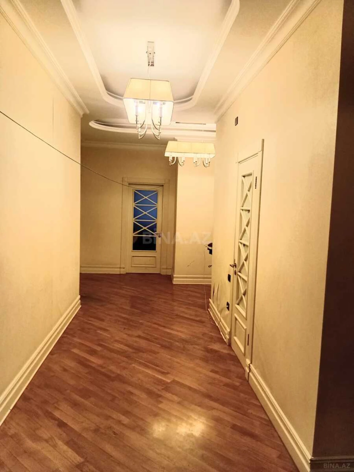 Satılır 4 otaqlı mənzil 184 m²