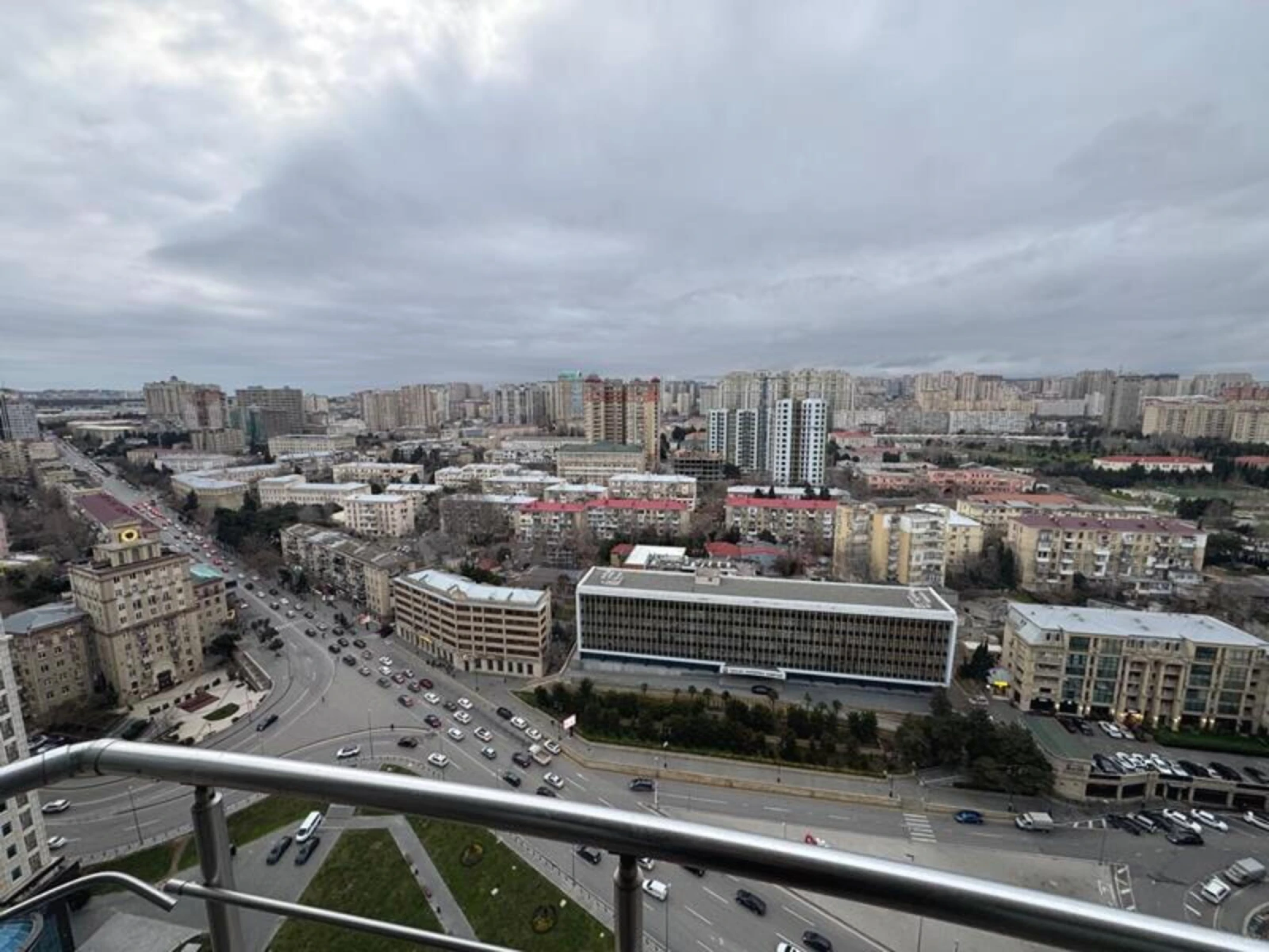 Satılır 3 otaqlı mənzil 135 m²