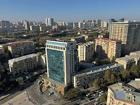 Satılır 3 otaqlı mənzil 135 m²