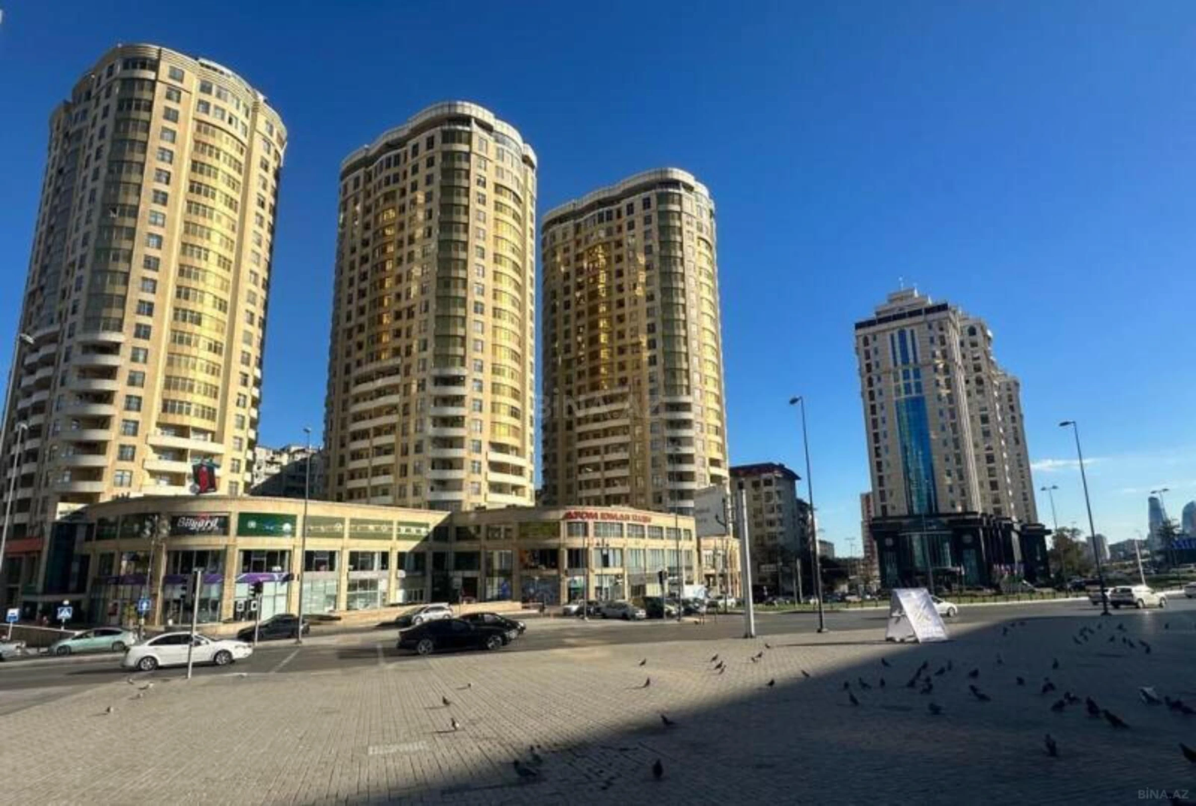 Satılır 3 otaqlı mənzil 135 m²