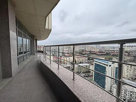 Satılır 3 otaqlı mənzil 135 m²