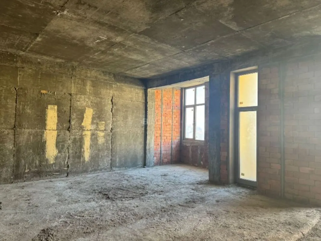 Satılır 3 otaqlı mənzil 135 m²