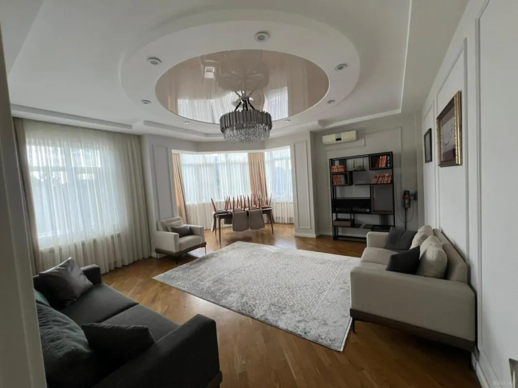 Satılır 3 otaqlı mənzil 141 m²