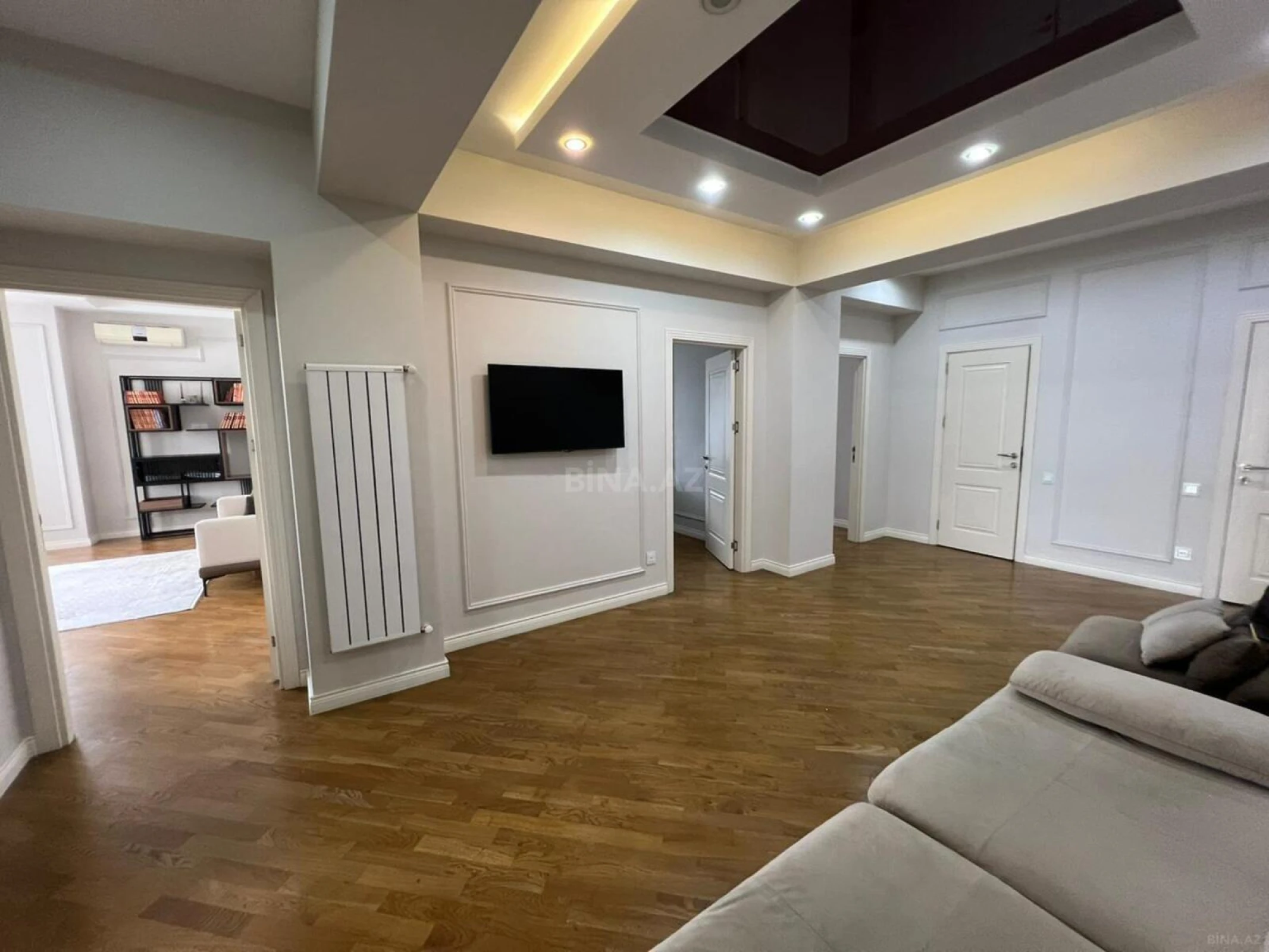 Satılır 3 otaqlı mənzil 141 m²