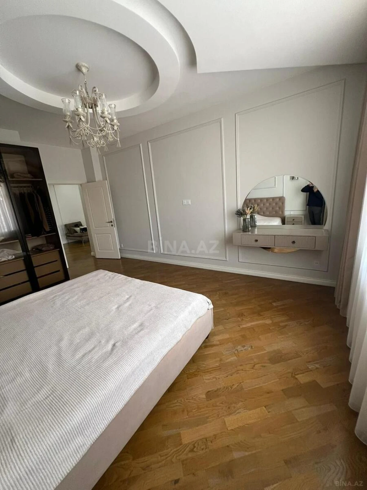 Satılır 3 otaqlı mənzil 141 m²