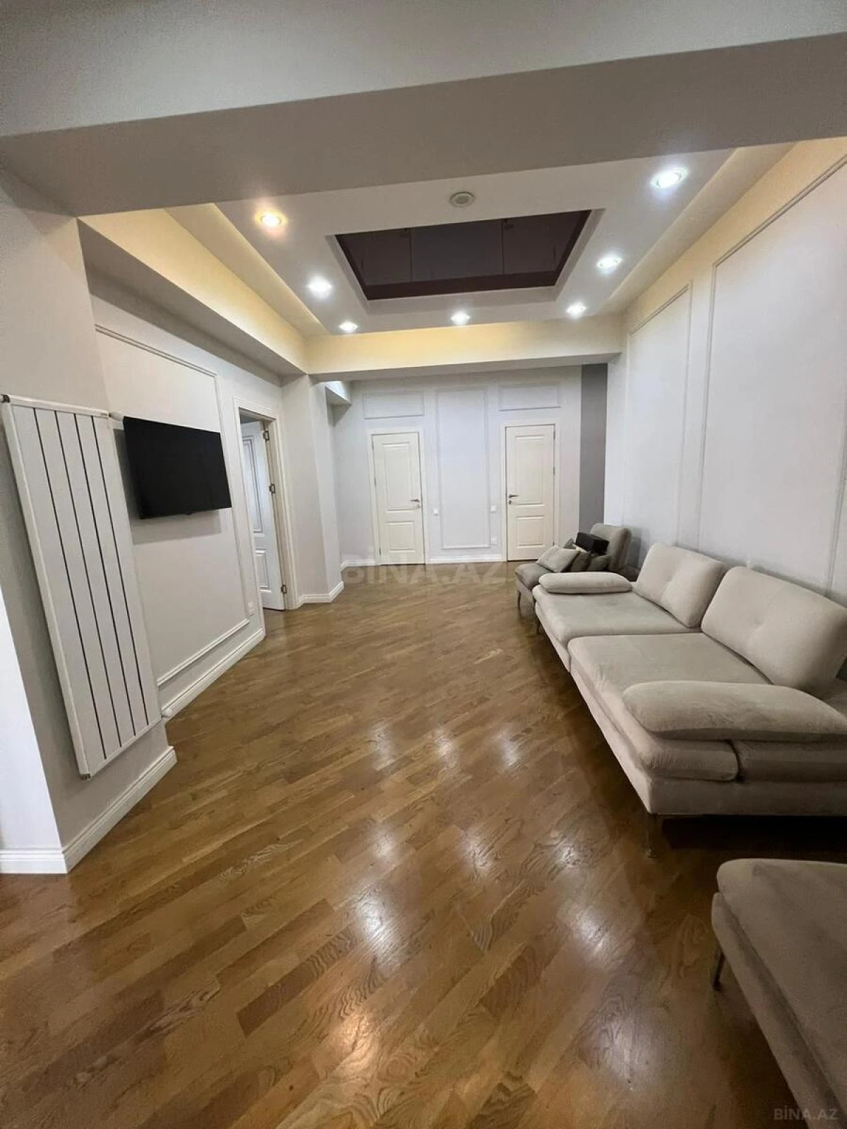 Satılır 3 otaqlı mənzil 141 m²