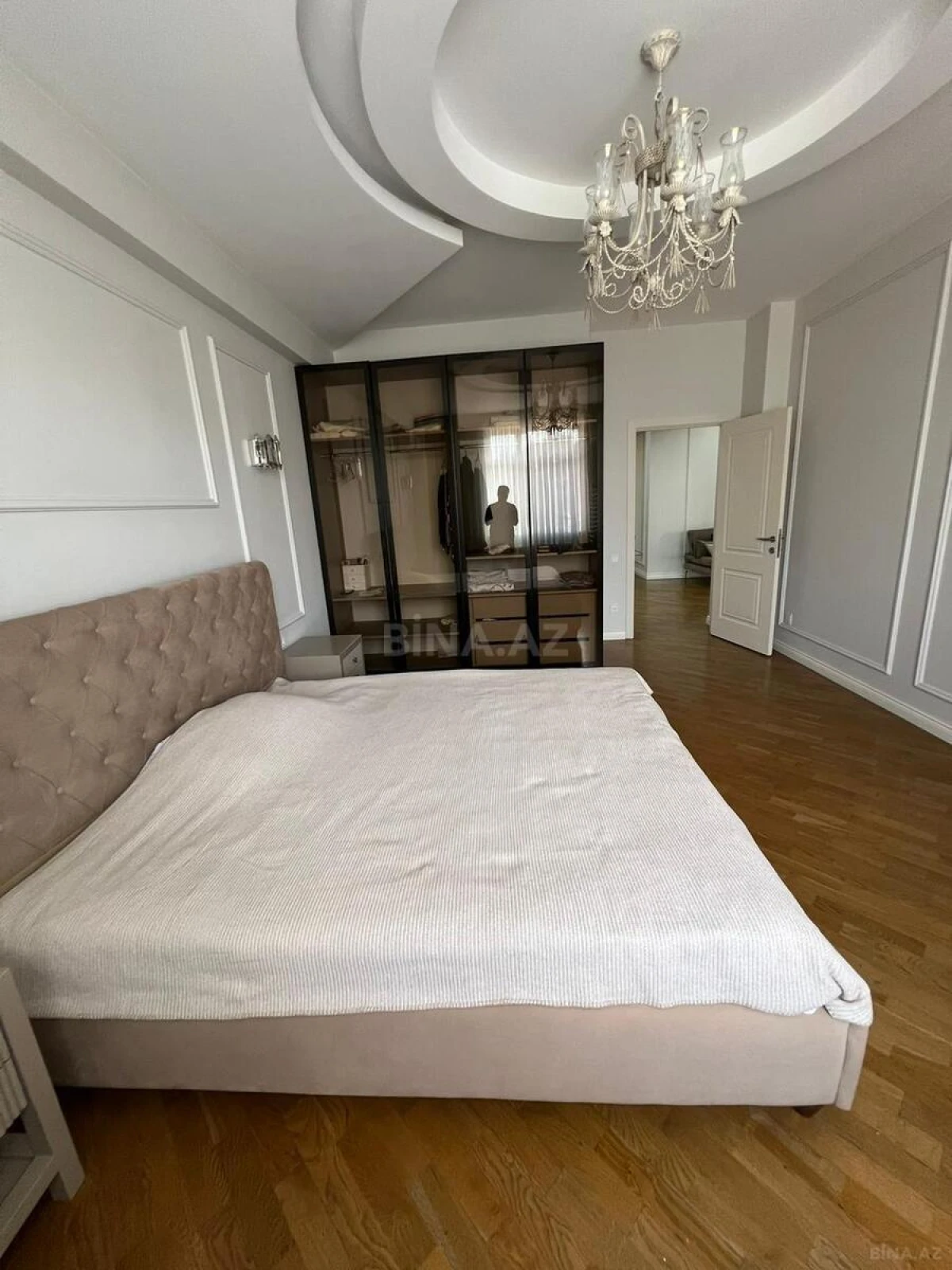 Satılır 3 otaqlı mənzil 141 m²
