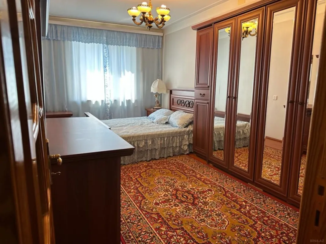 Satılır 4 otaqlı mənzil 115 m²