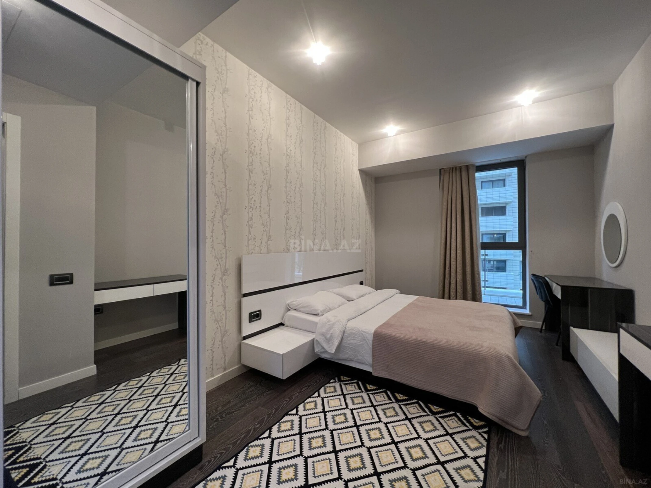 Kirayə verilir 2 otaqlı mənzil 90 m²