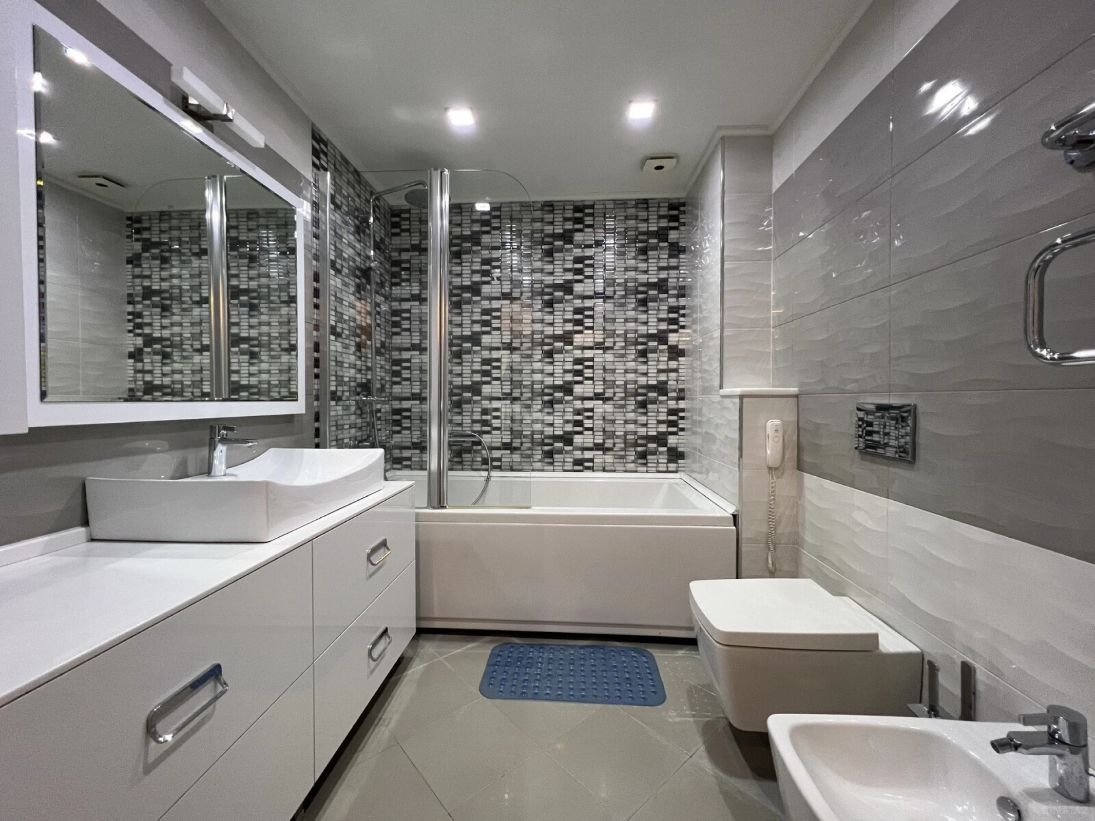 Kirayə verilir 2 otaqlı mənzil 90 m²