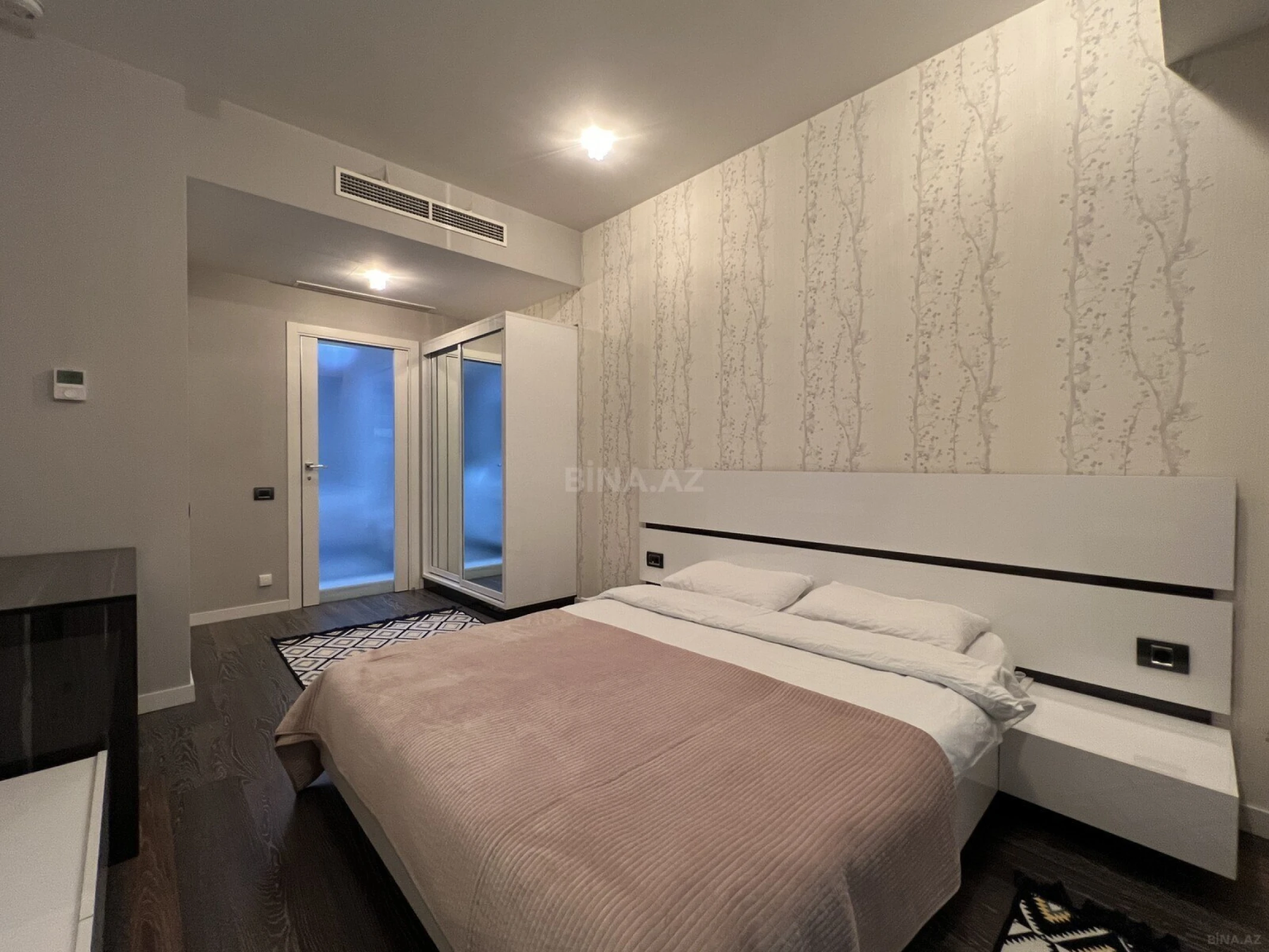 Kirayə verilir 2 otaqlı mənzil 90 m²